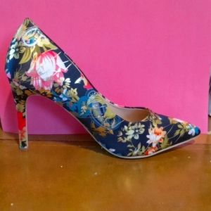 Size 42 (euro size) pumps